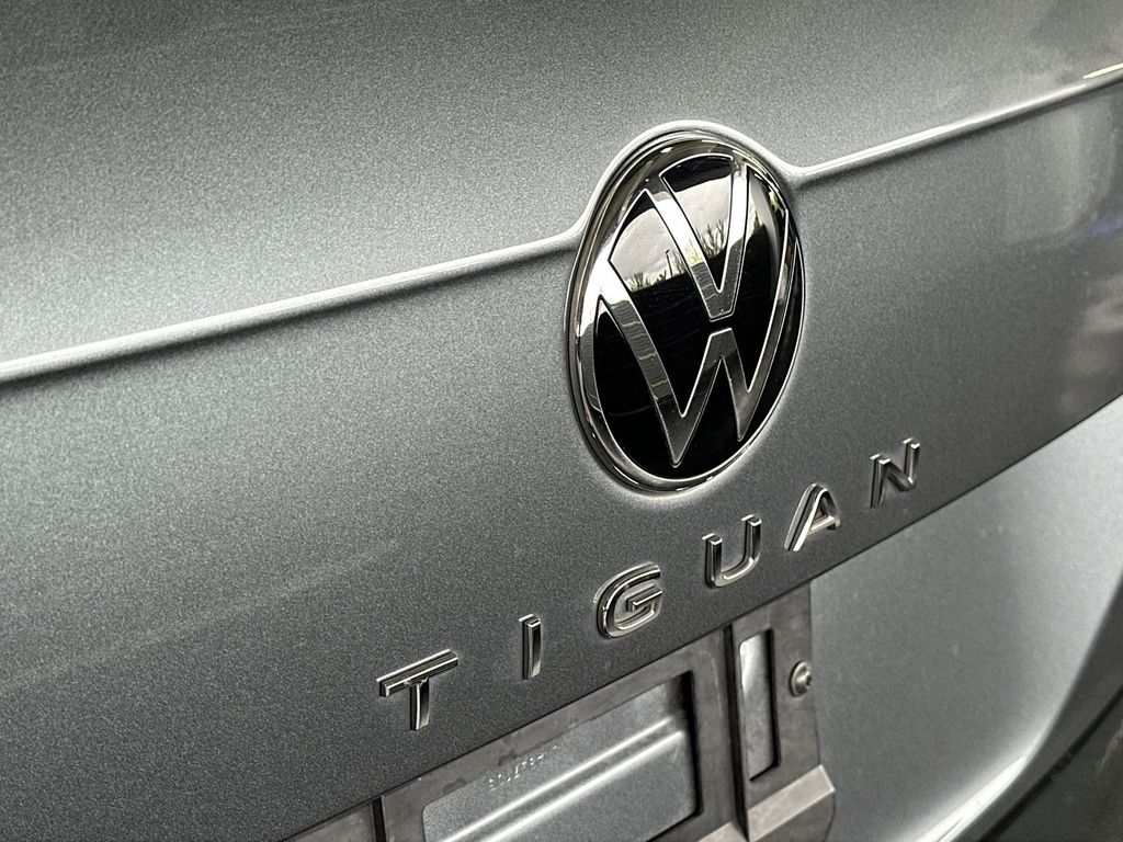 Thumbnail: 2023 Volkswagen Tiguan - 7