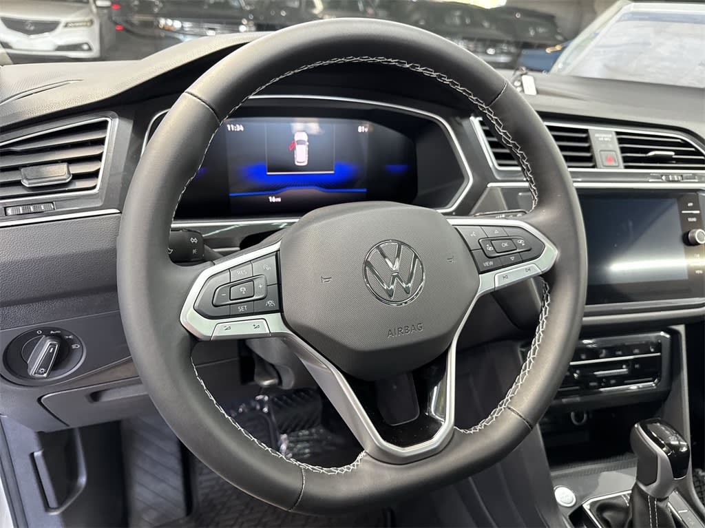 2024 Volkswagen Tiguan SE 11