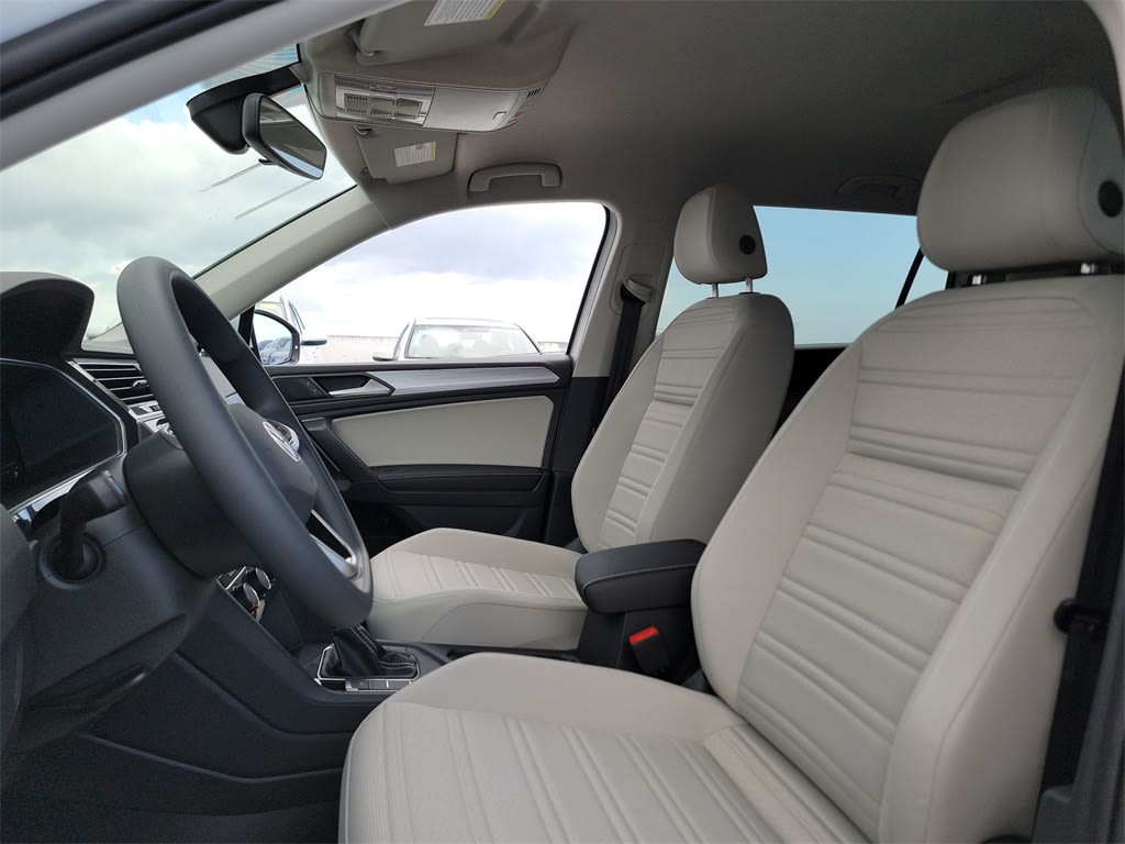 Thumbnail: 2023 Volkswagen Tiguan - 11