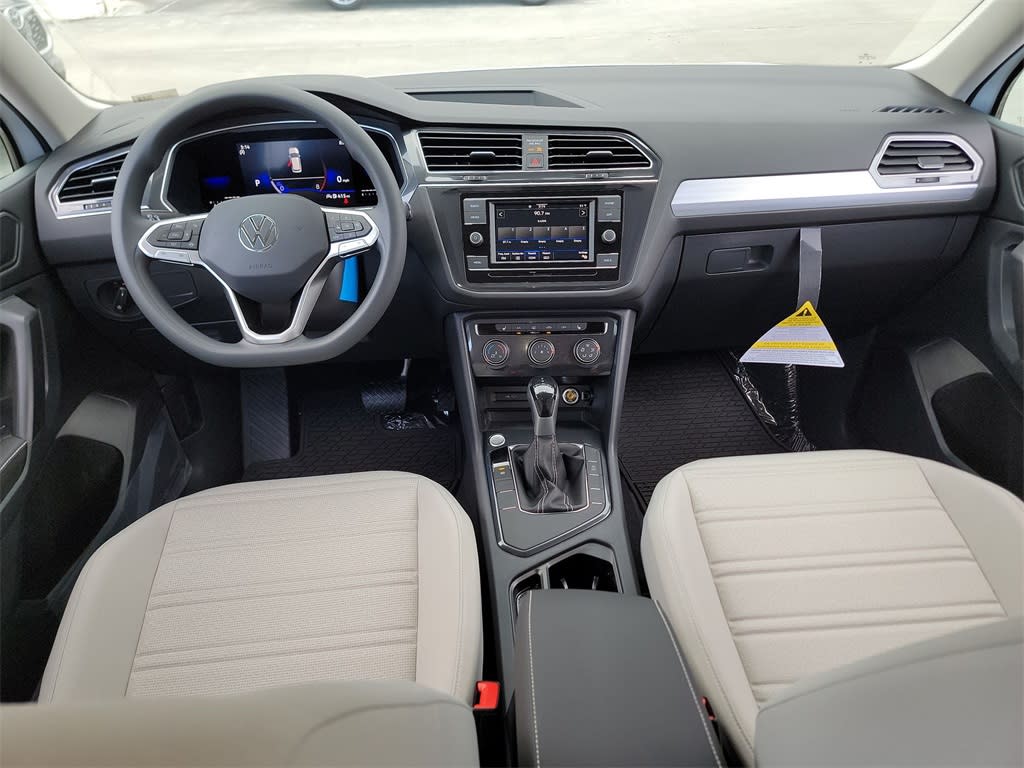 Thumbnail: 2023 Volkswagen Tiguan - 10