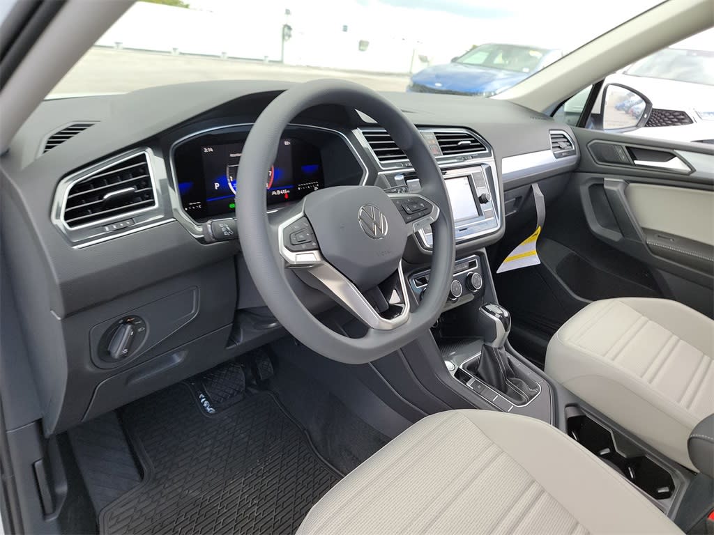 Thumbnail: 2023 Volkswagen Tiguan - 2