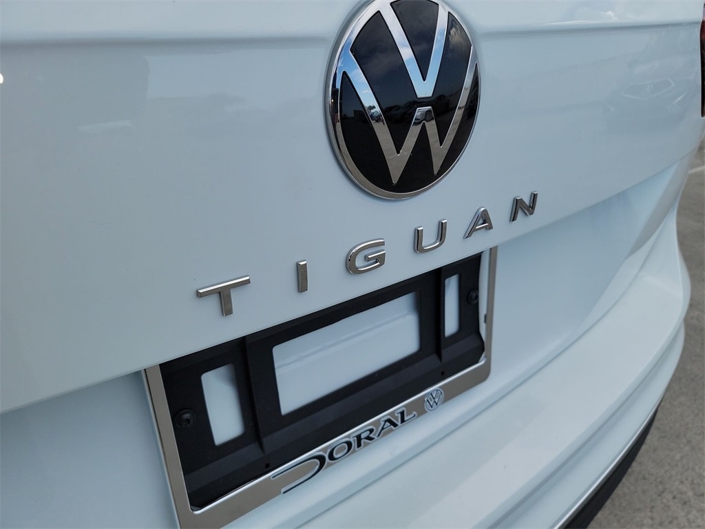 Thumbnail: 2023 Volkswagen Tiguan - 7