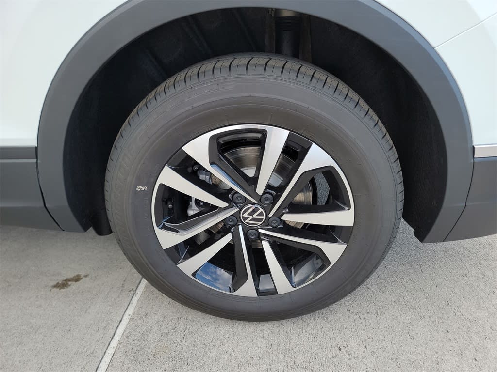 Thumbnail: 2023 Volkswagen Tiguan - 8