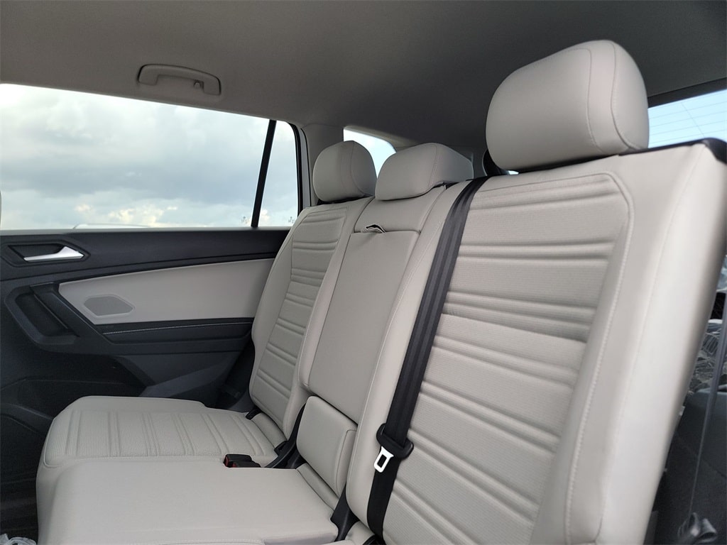 Thumbnail: 2023 Volkswagen Tiguan - 13