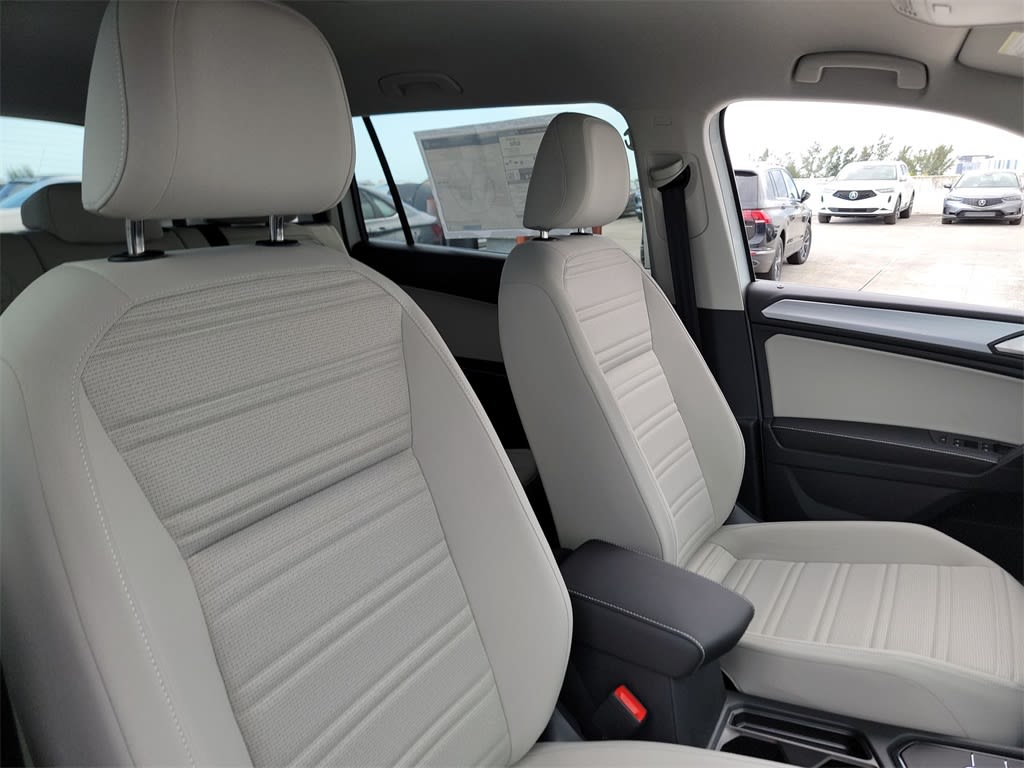 Thumbnail: 2023 Volkswagen Tiguan - 31