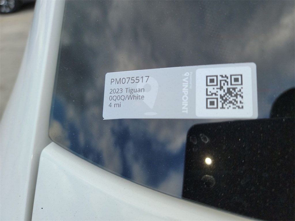 Thumbnail: 2023 Volkswagen Tiguan - 17