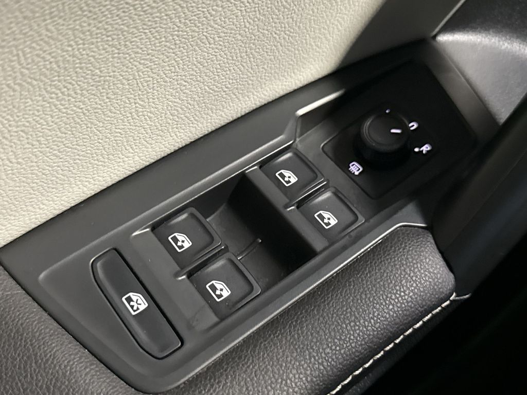 Thumbnail: 2023 Volkswagen Tiguan - 24