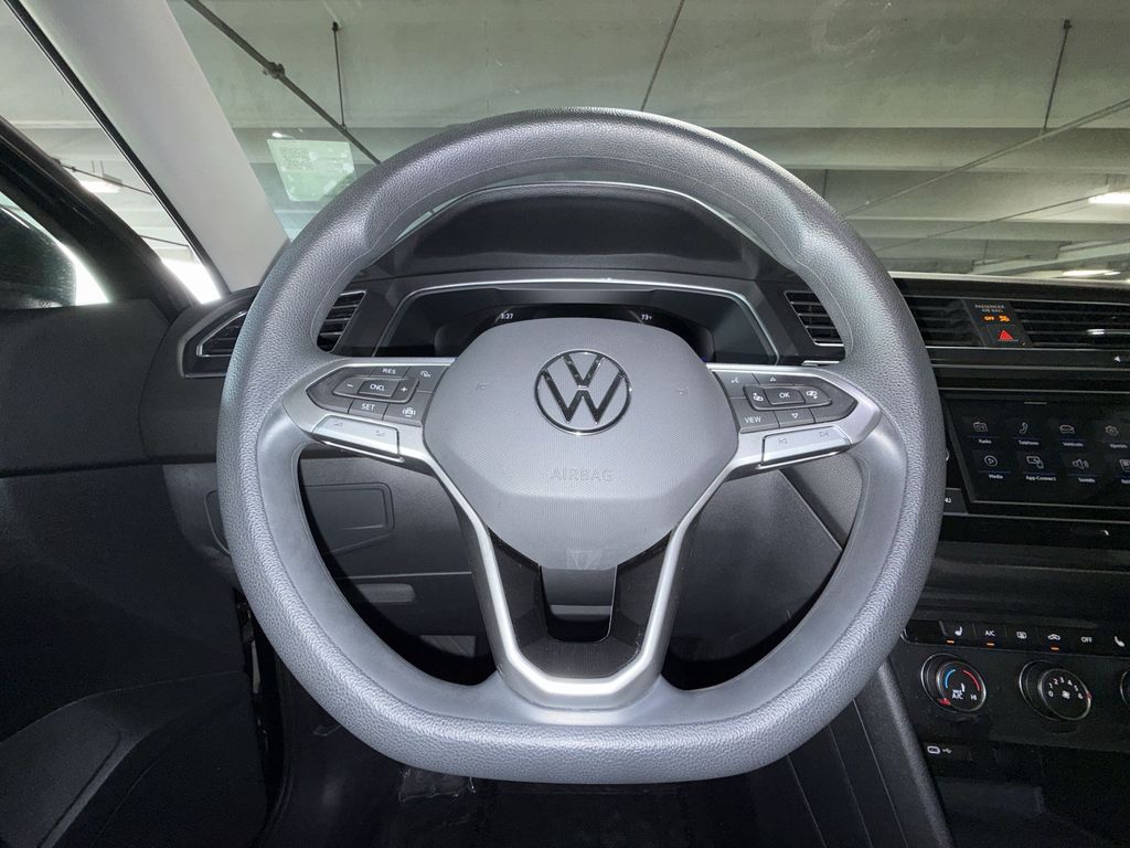 Thumbnail: 2023 Volkswagen Tiguan - 9