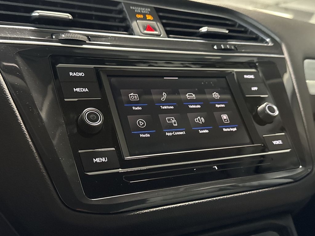 Thumbnail: 2023 Volkswagen Tiguan - 25