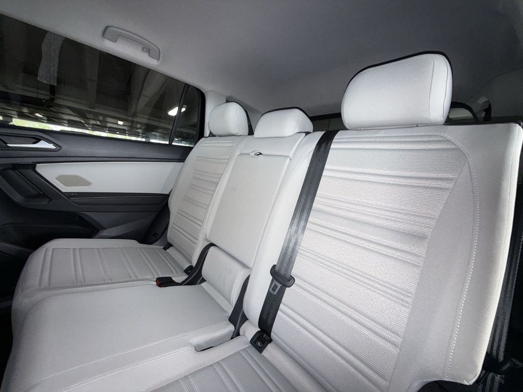 Thumbnail: 2023 Volkswagen Tiguan - 12