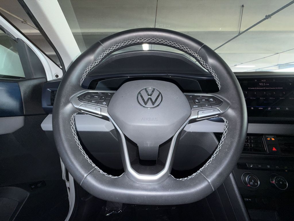 Thumbnail: 2022 Volkswagen Taos - 10