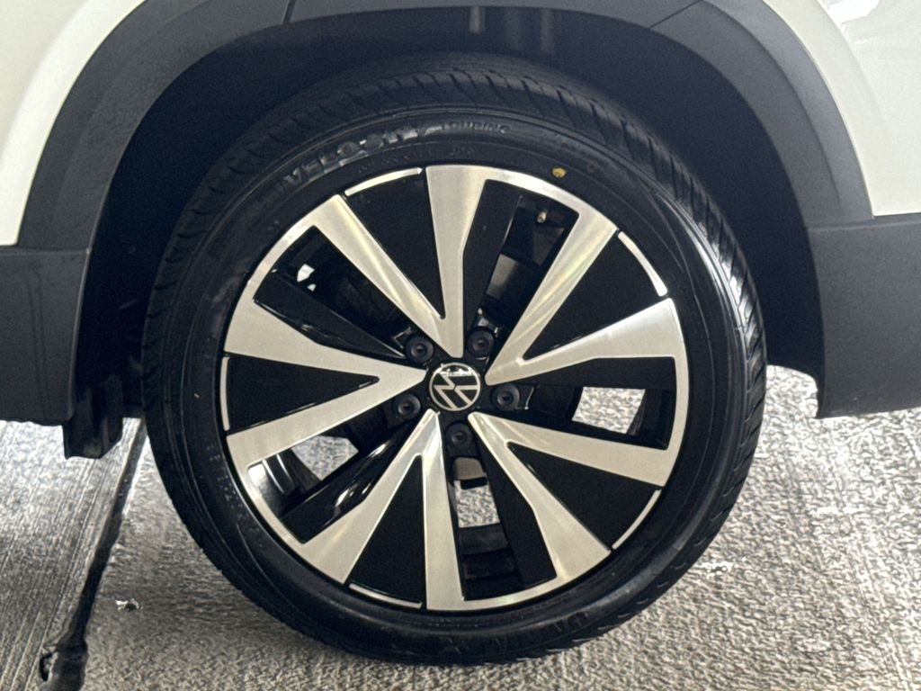 Thumbnail: 2022 Volkswagen Taos - 8