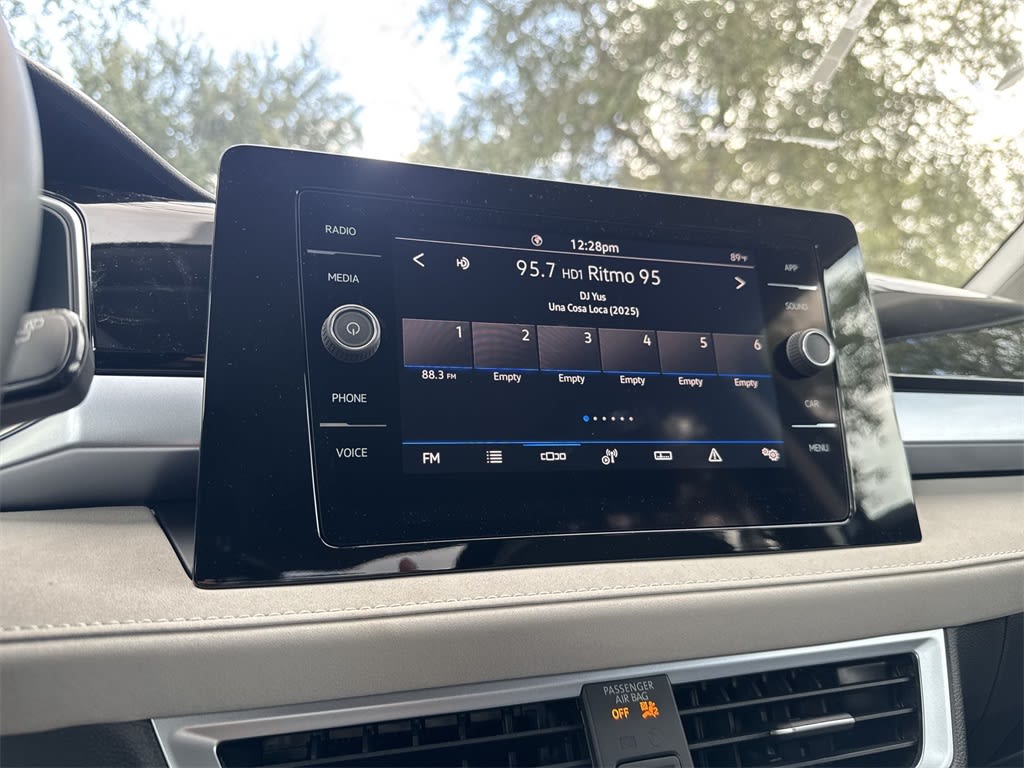 Thumbnail: 2025 Volkswagen Taos - 15