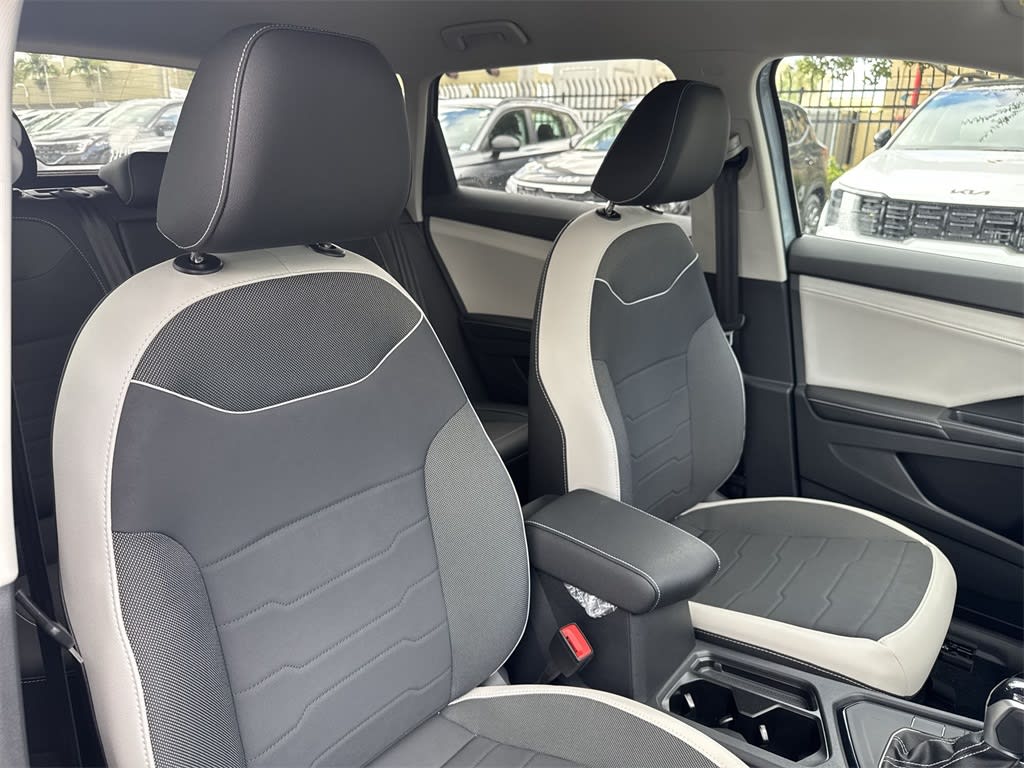 Thumbnail: 2025 Volkswagen Taos - 12