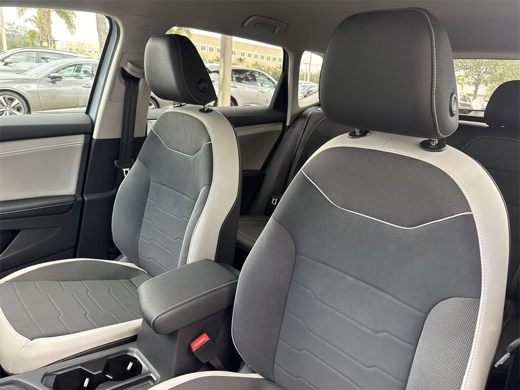 Thumbnail: 2025 Volkswagen Taos - 11