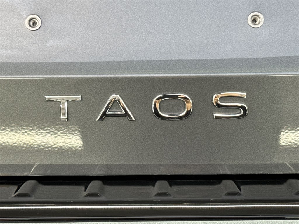 2025 Volkswagen Taos SE 7