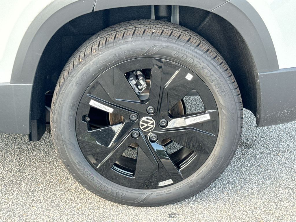 Thumbnail: 2026 Volkswagen Taos - 8
