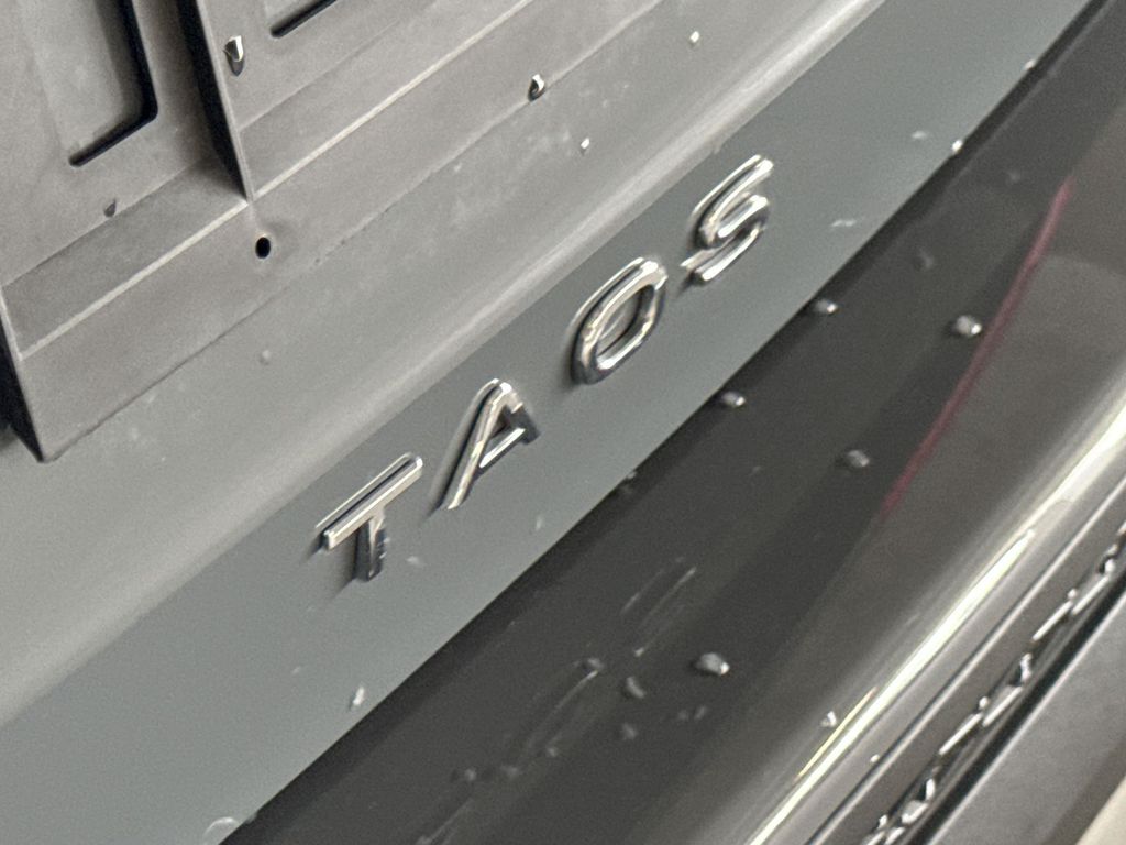 Thumbnail: 2023 Volkswagen Taos - 7