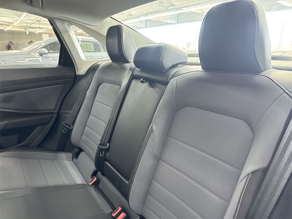 Thumbnail: 2025 Volkswagen Jetta - 27