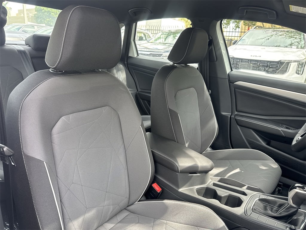 Thumbnail: 2025 Volkswagen Jetta - 12