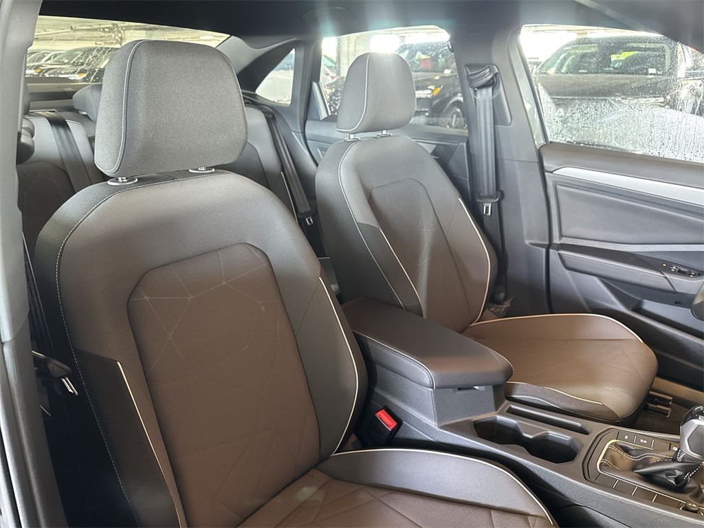 Thumbnail: 2025 Volkswagen Jetta - 12