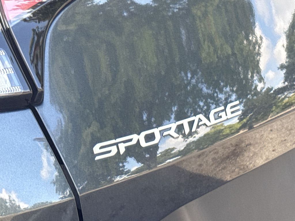 Thumbnail: 2023 Kia Sportage - 7