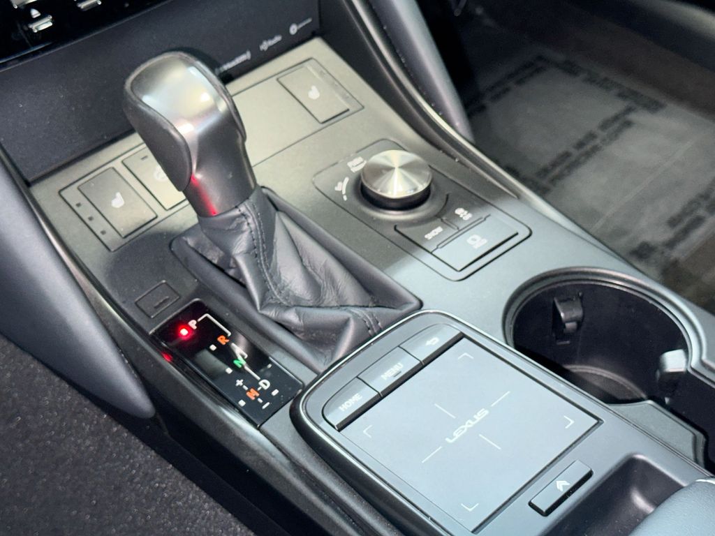 Thumbnail: 2025 Lexus ES - 16