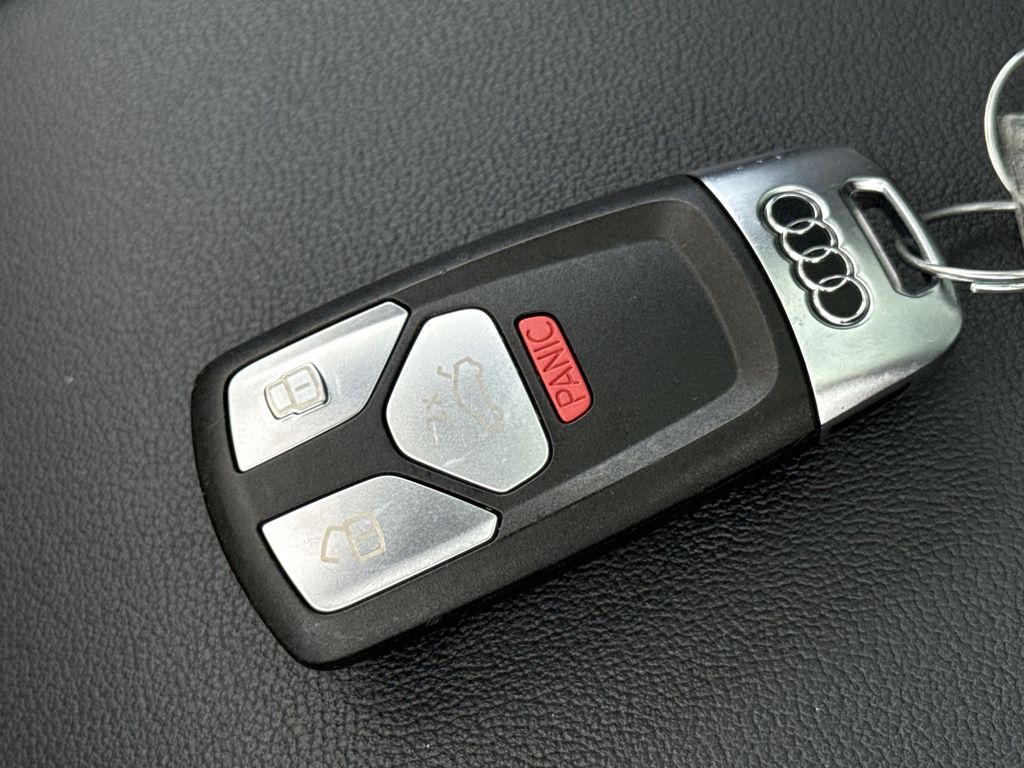 Thumbnail: 2023 Audi Q5 - 17
