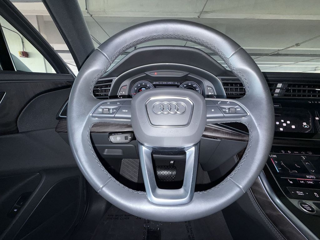 Thumbnail: 2023 Audi Q7 - 10