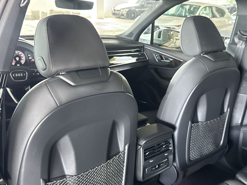 Thumbnail: 2023 Audi Q7 - 12