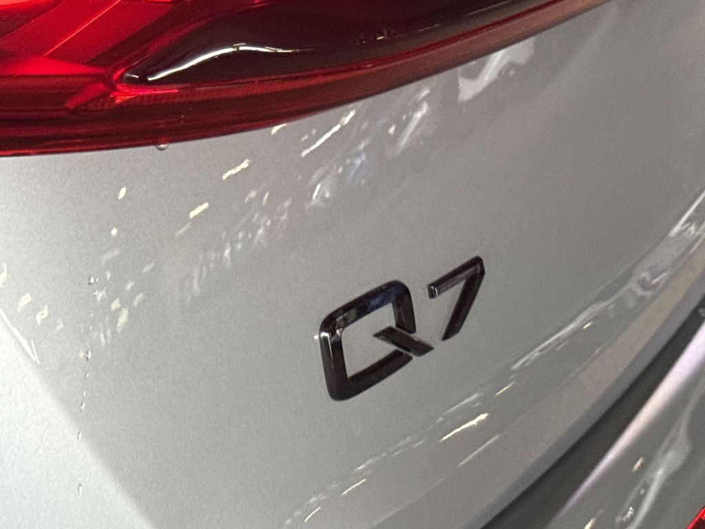 Thumbnail: 2023 Audi Q7 - 7