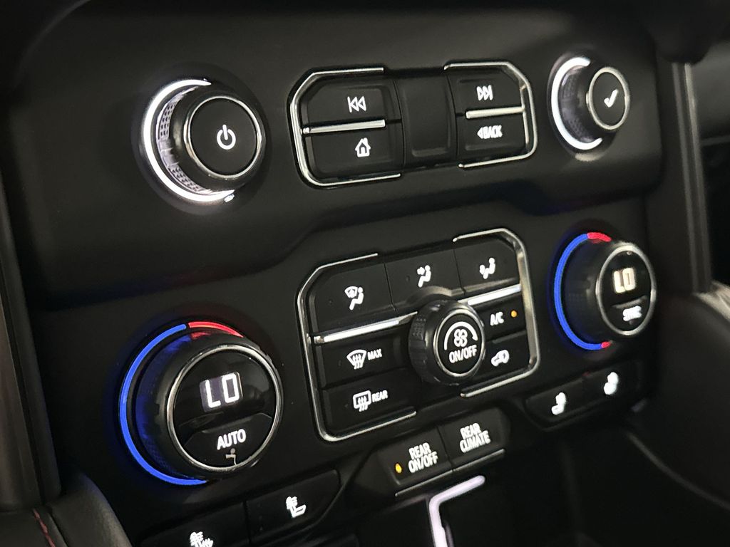 Thumbnail: 2024 Chevrolet Tahoe - 26