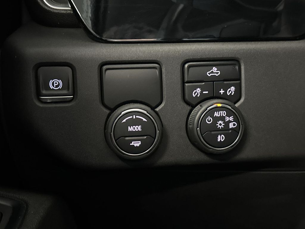 Thumbnail: 2023 Chevrolet Silverado 1500 - 23
