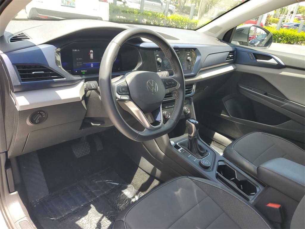 2022 Volkswagen Taos SE 2