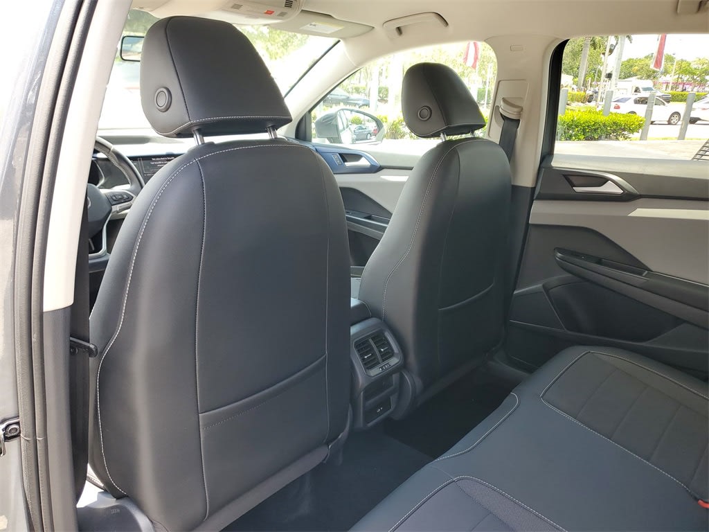 2022 Volkswagen Taos SE 13