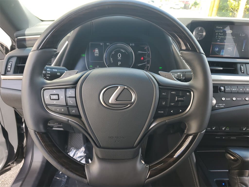 2021 Lexus ES Hybrid 300h 14