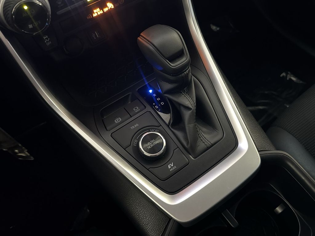 Thumbnail: 2025 Toyota RAV4 - 14
