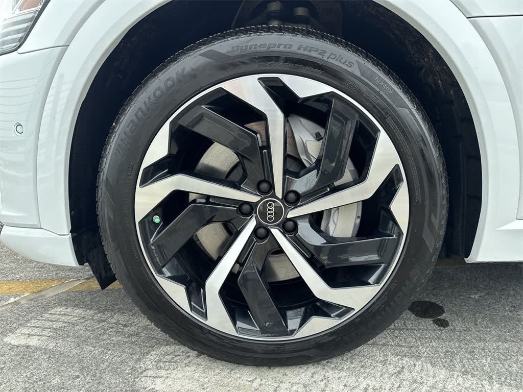 Thumbnail: 2024 Audi Q8 e-tron - 8