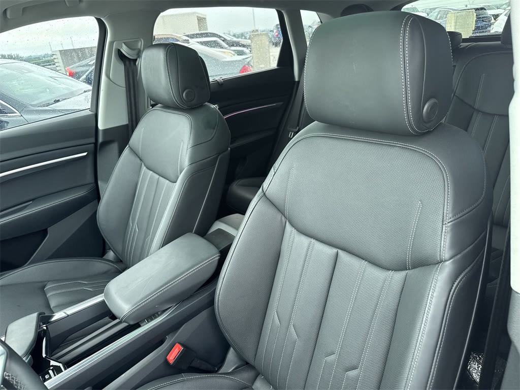 Thumbnail: 2024 Audi Q8 e-tron - 11