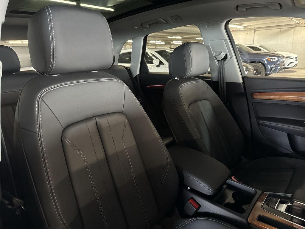 Thumbnail: 2025 Audi Q5 - 11