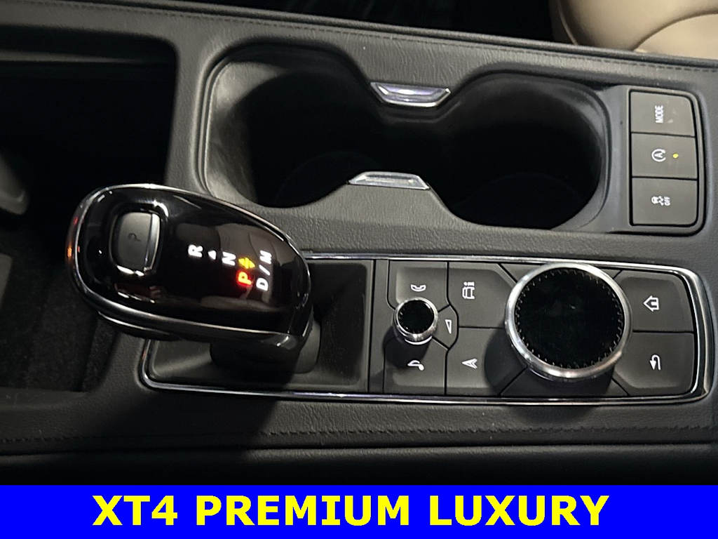 Thumbnail: 2024 Cadillac XT4 - 16