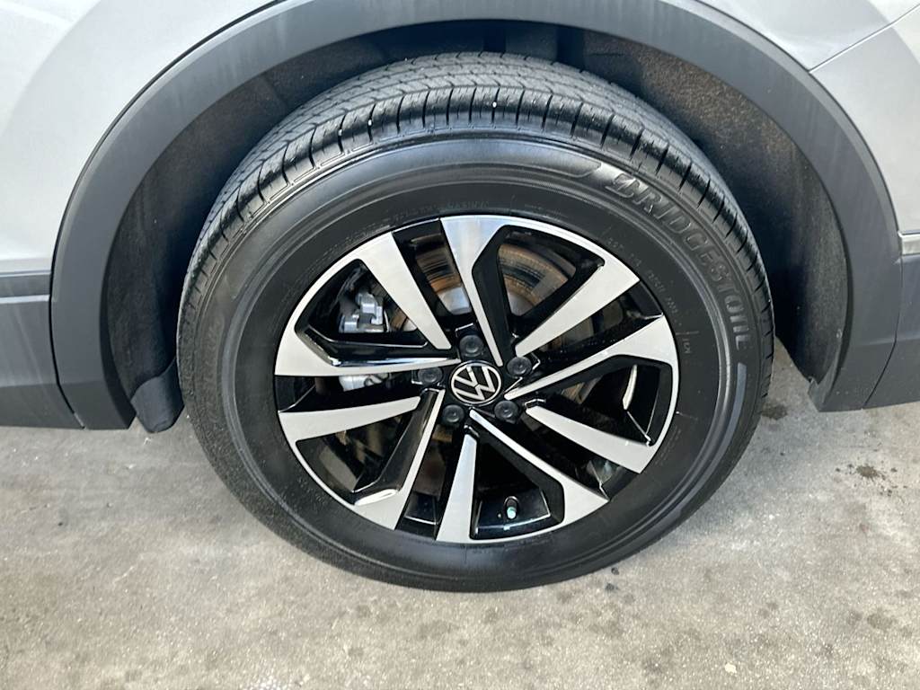 Thumbnail: 2023 Volkswagen Tiguan - 8