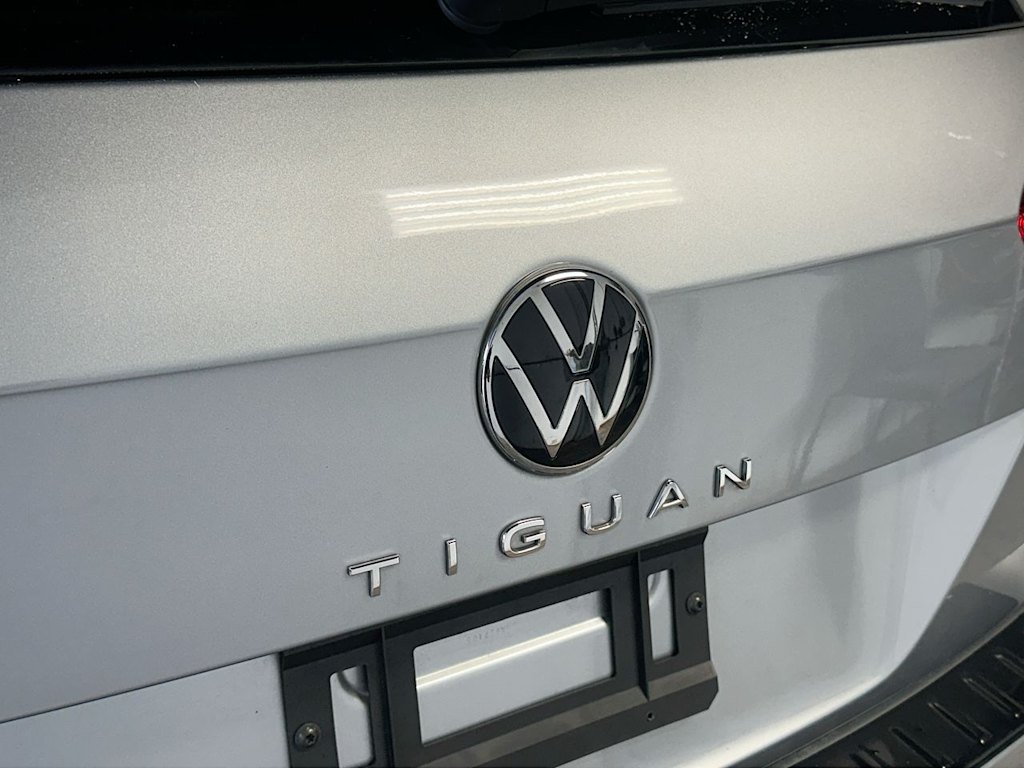 Thumbnail: 2023 Volkswagen Tiguan - 7