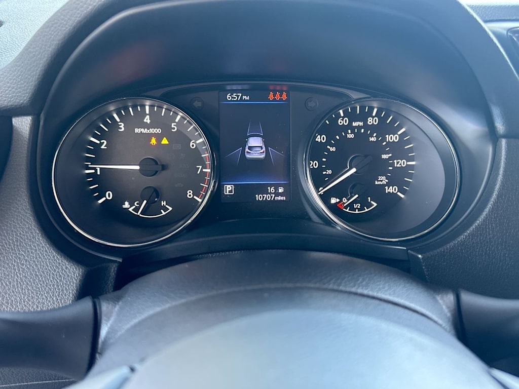 Thumbnail: 2020 Nissan Rogue Sport - 17