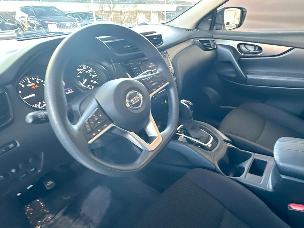 Thumbnail: 2020 Nissan Rogue Sport - 2