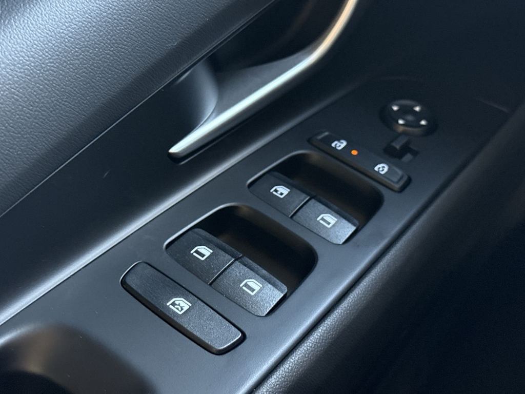 Thumbnail: 2025 Hyundai Elantra - 25