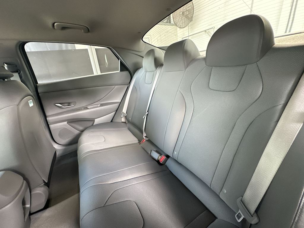2025 Hyundai Elantra SE - Photo 11