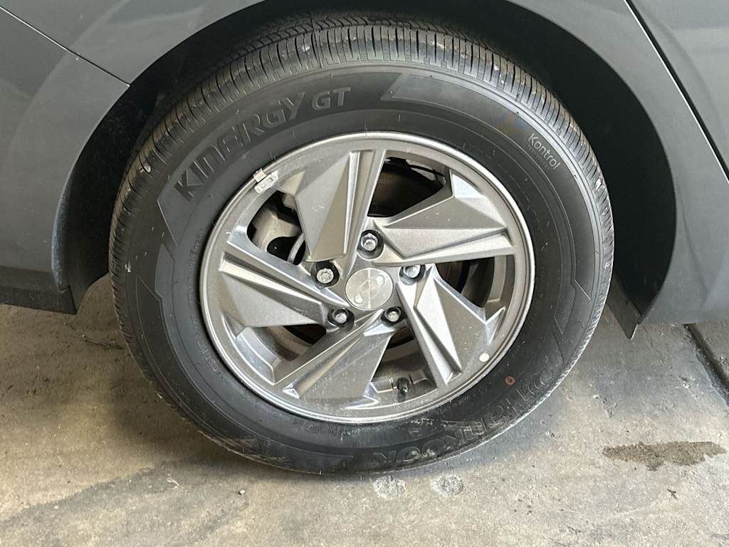 2025 Hyundai Elantra SE - Photo 6