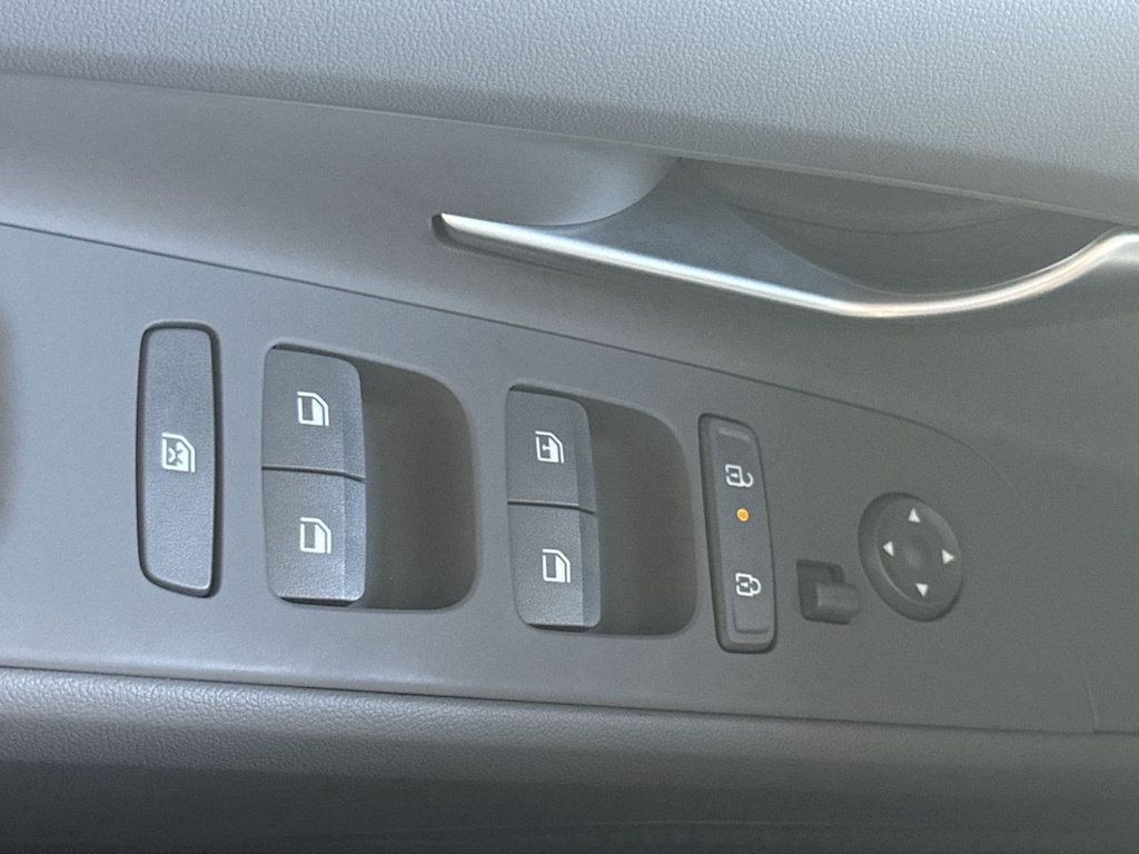 2025 Hyundai Elantra SE - Photo 23