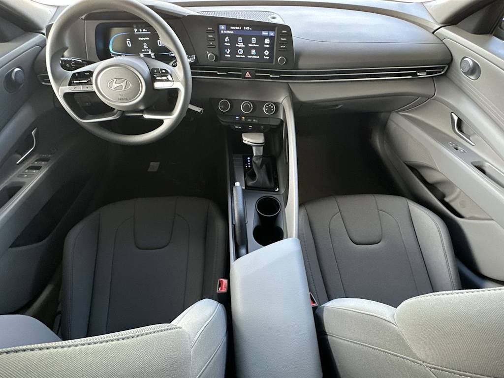 2025 Hyundai Elantra SE - Photo 8